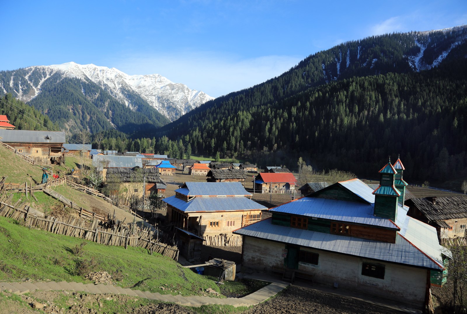 4 Days Neelum Valley Tour Package